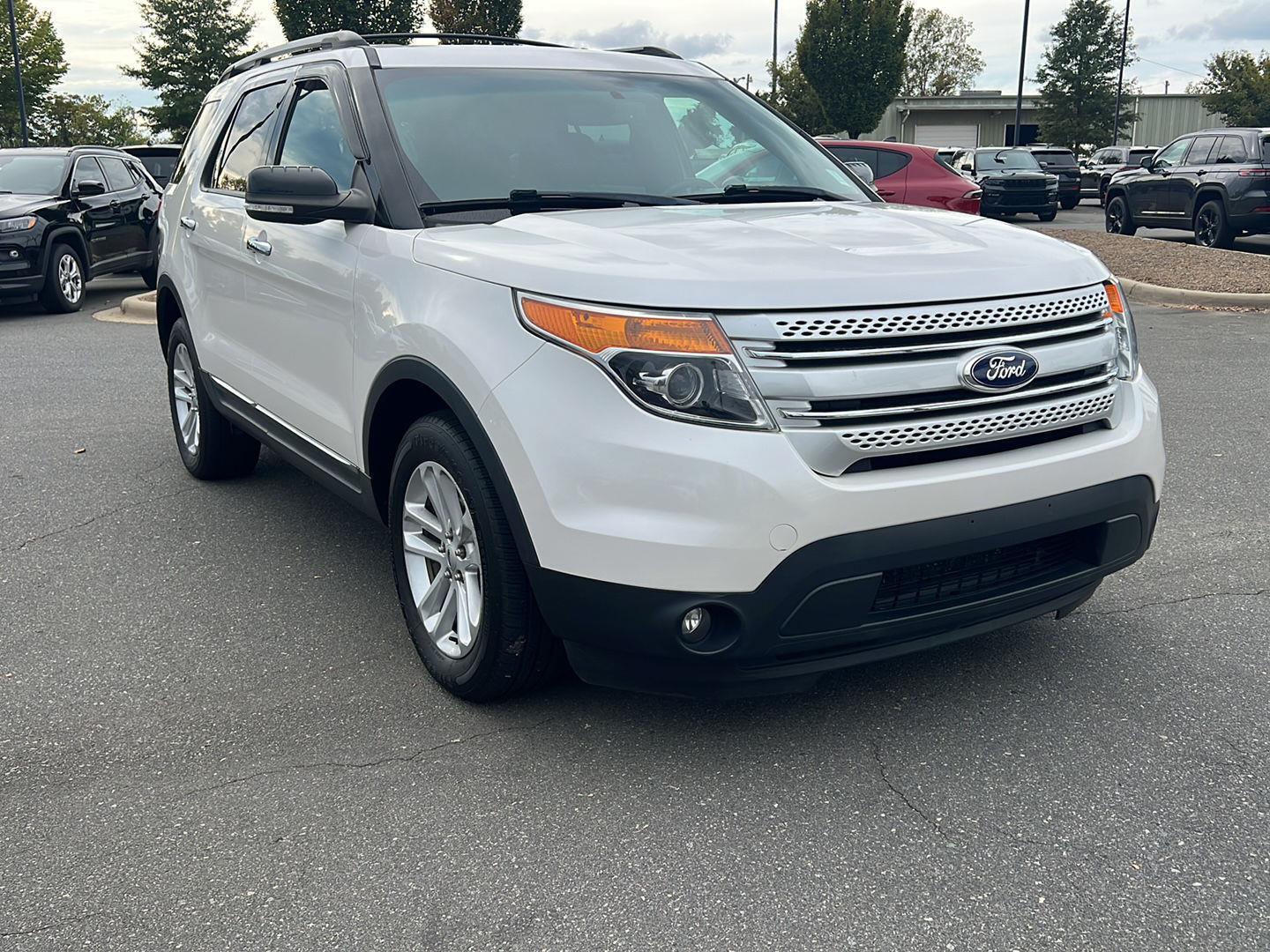 2015 Ford Explorer XLT photo 3