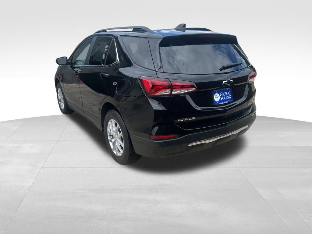 2022 Chevrolet Equinox LT photo 2