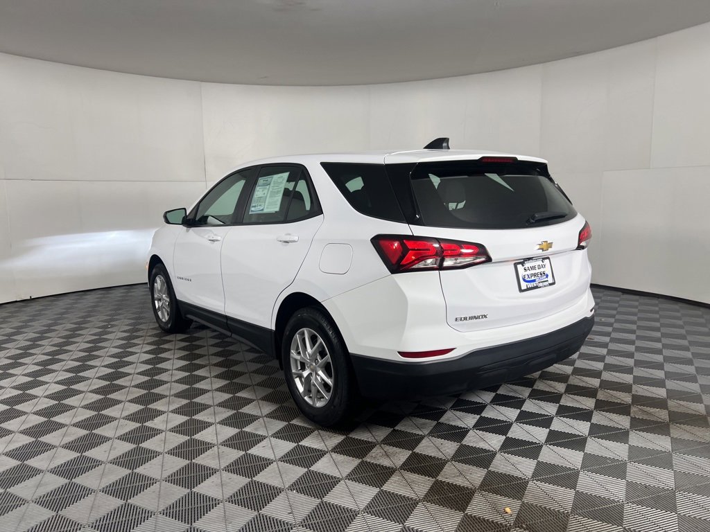 2024 Chevrolet Equinox LS photo 3