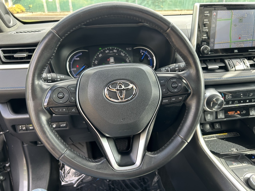 2020 Toyota RAV4 Hybrid XSE photo 13