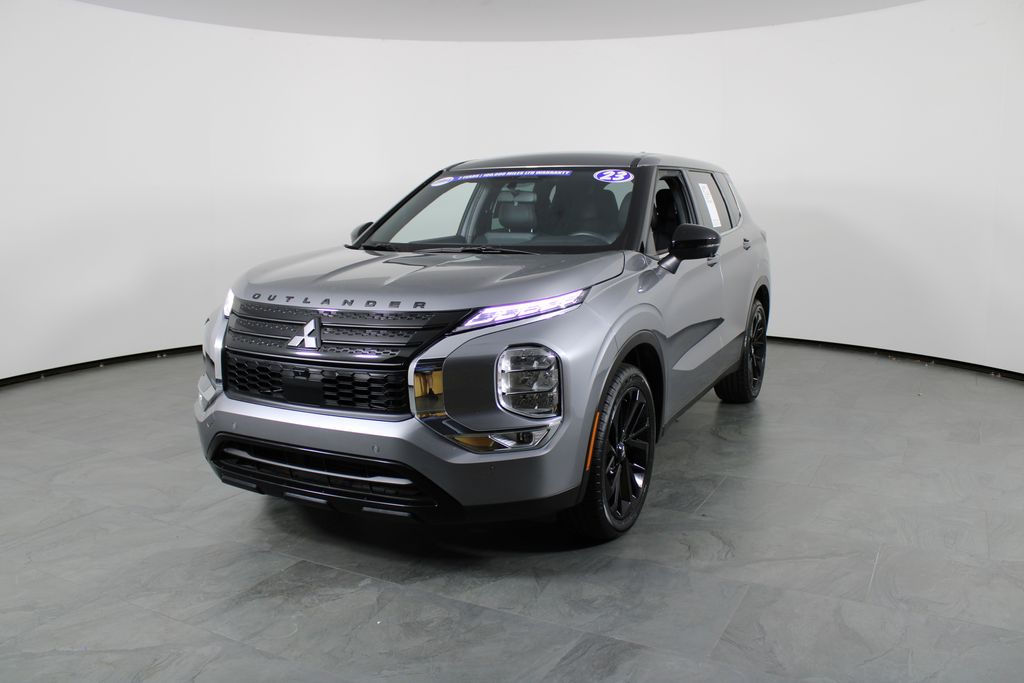 2023 Mitsubishi Outlander SE Black Edition's photo