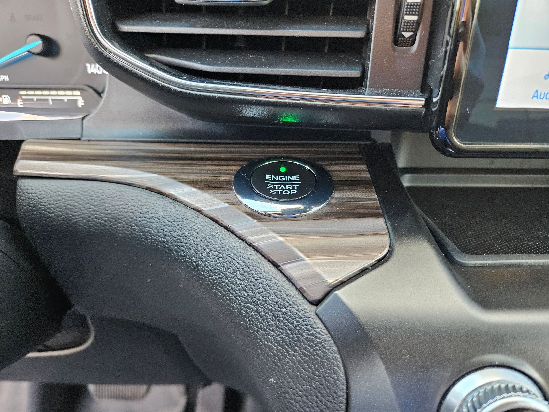 2020 Ford Explorer Limited photo 17