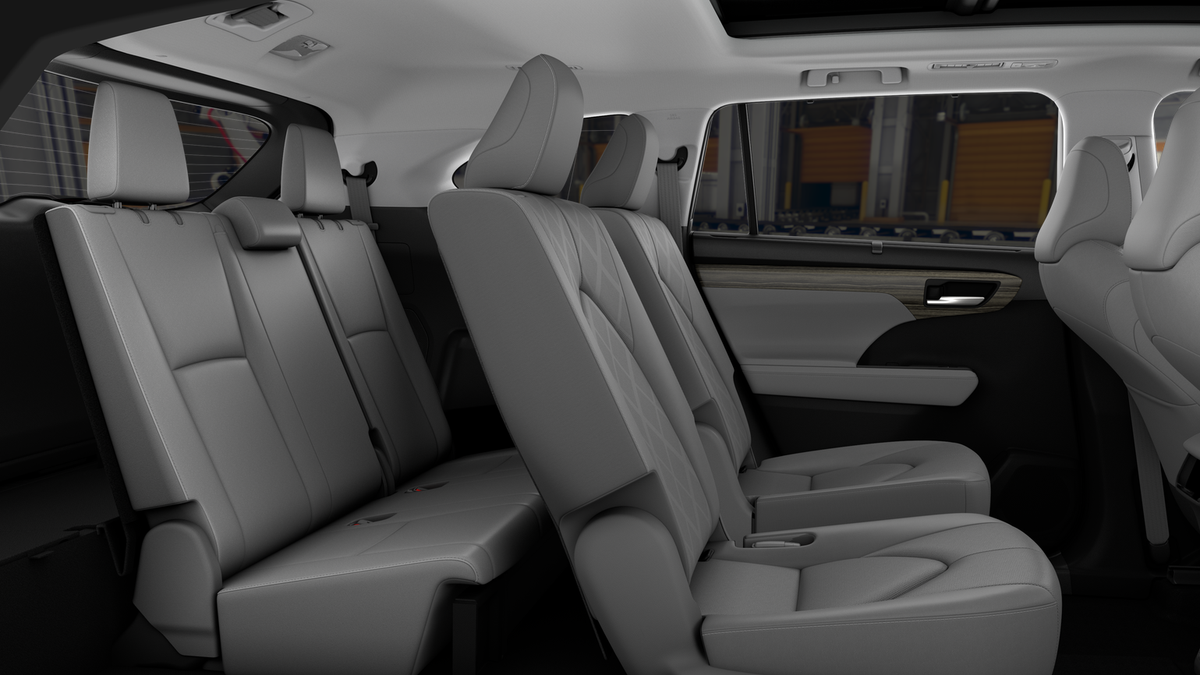 2025 Toyota Highlander Platinum photo 21