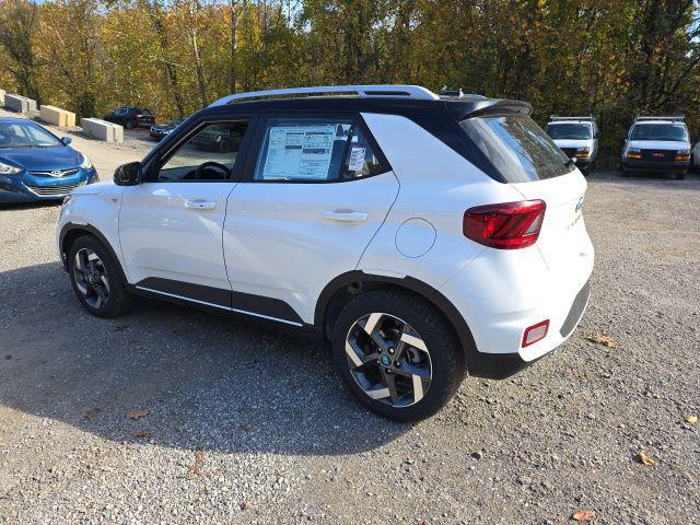 2026 Hyundai Venue SEL photo 2