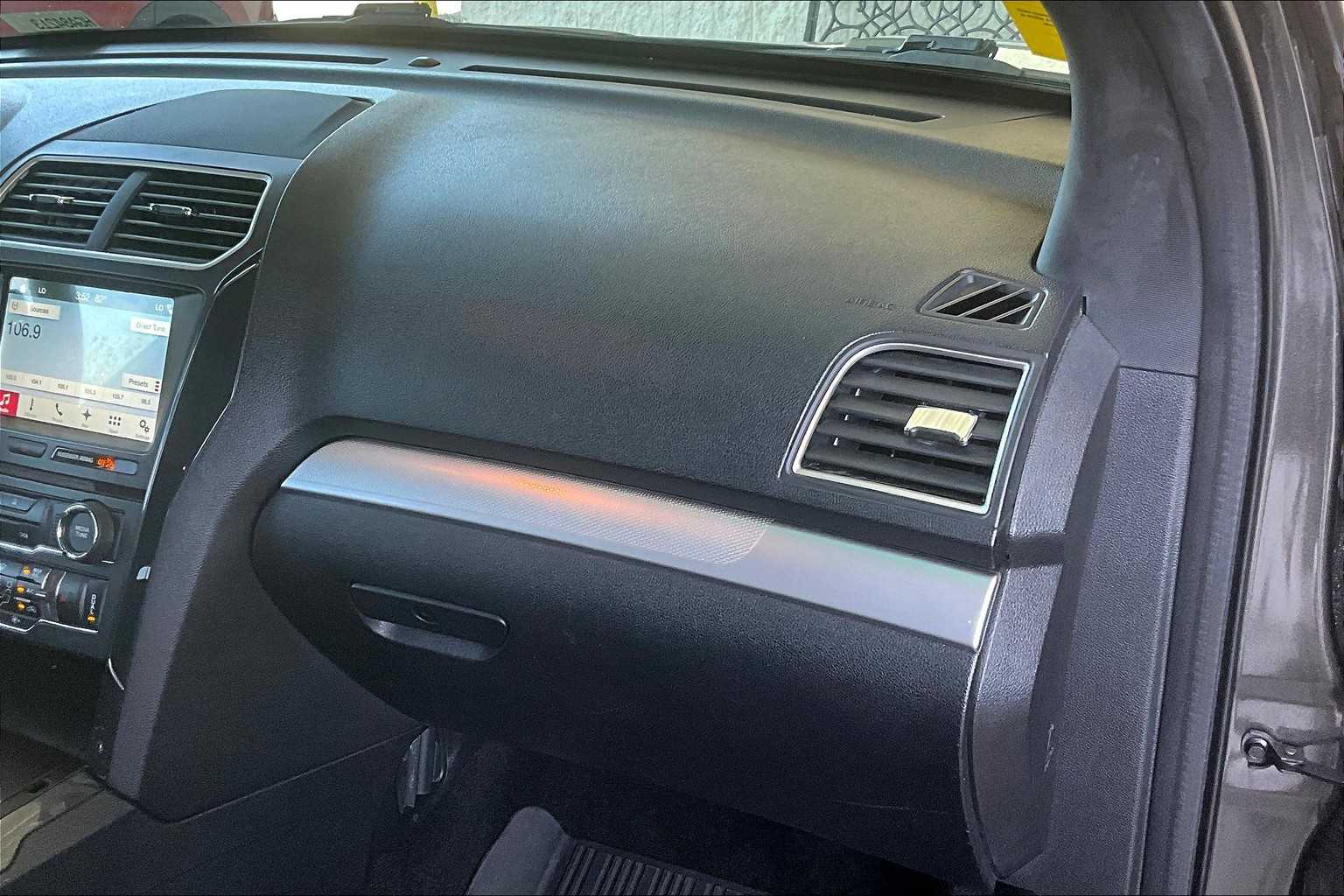 2017 Ford Explorer XLT photo 17