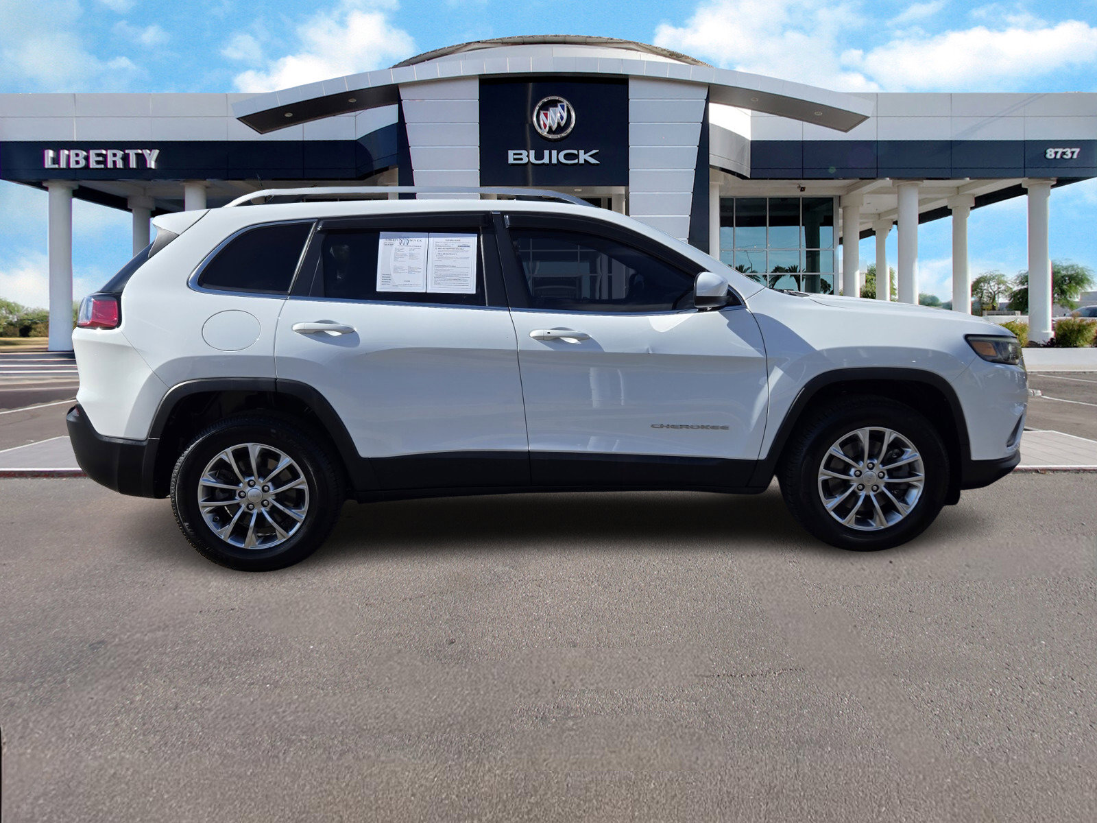 2019 Jeep Cherokee Latitude photo 2