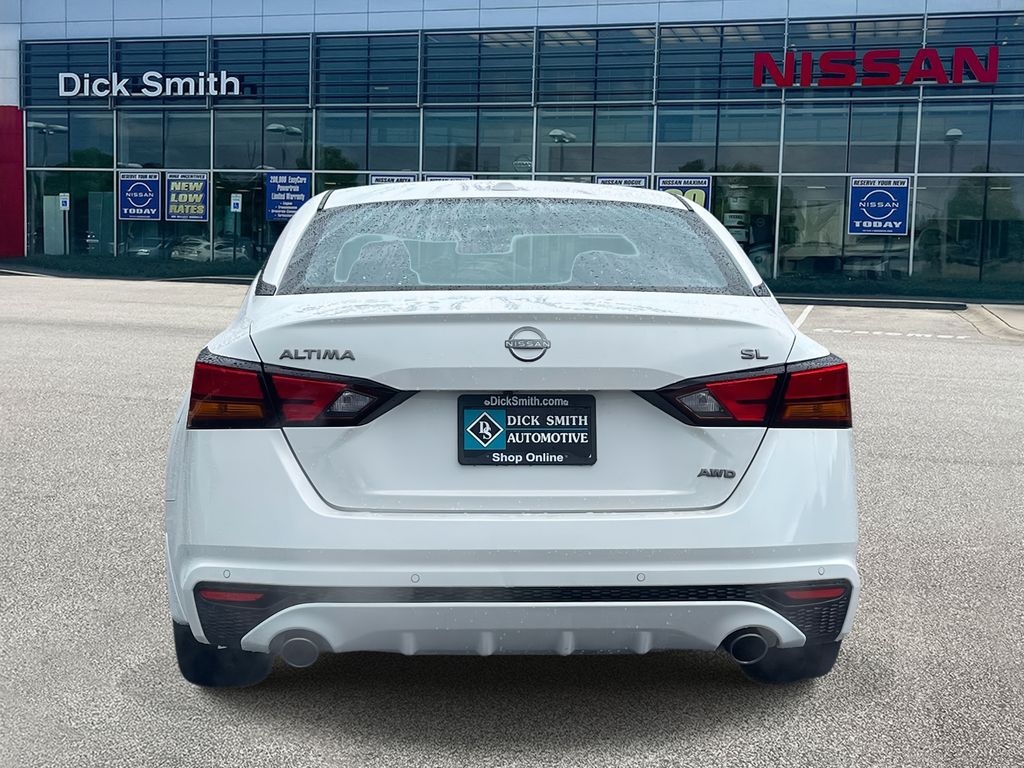 2024 Nissan Altima 2.5 SR photo 3