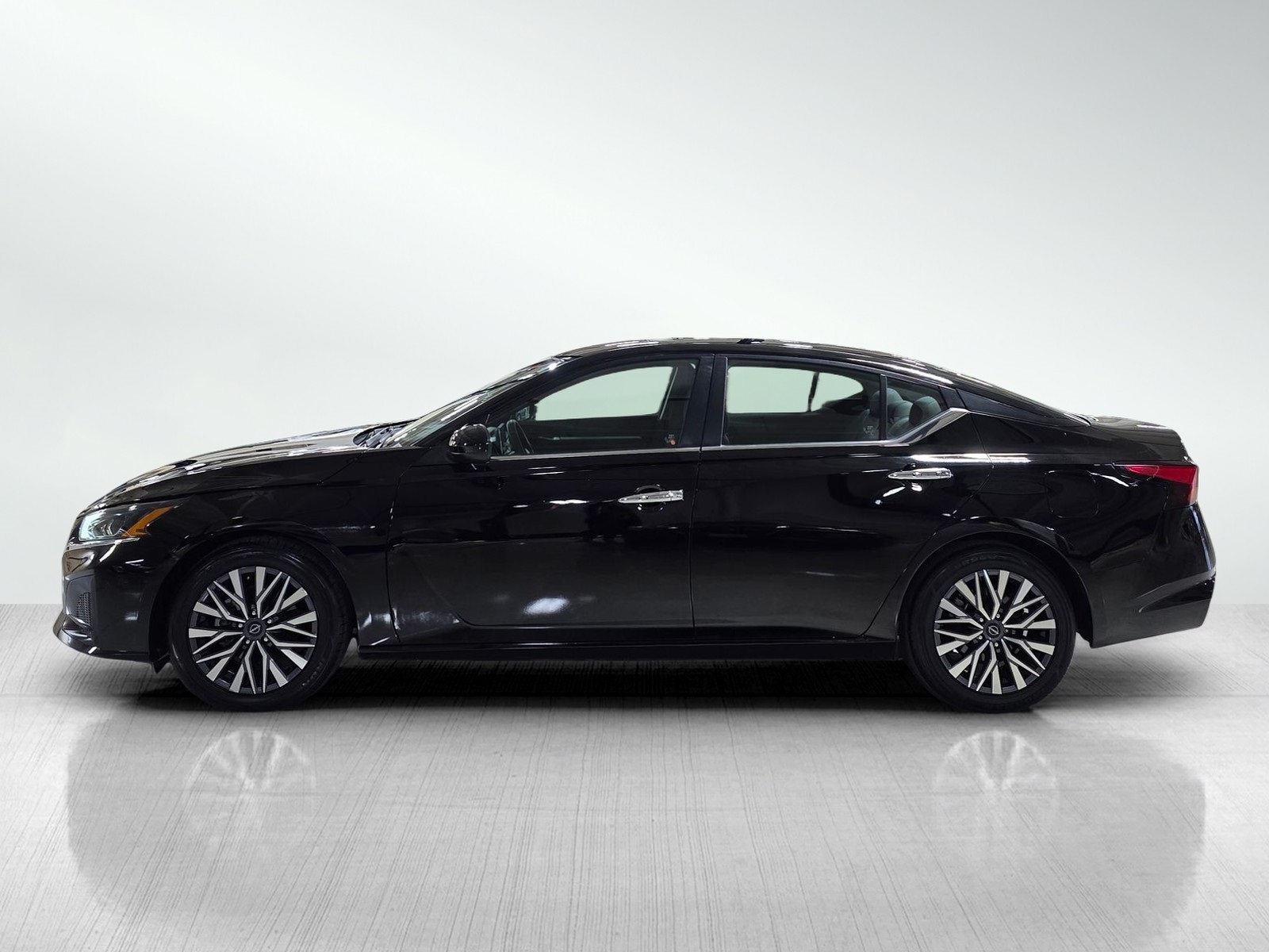 2023 Nissan Altima 2.5 SV photo 4