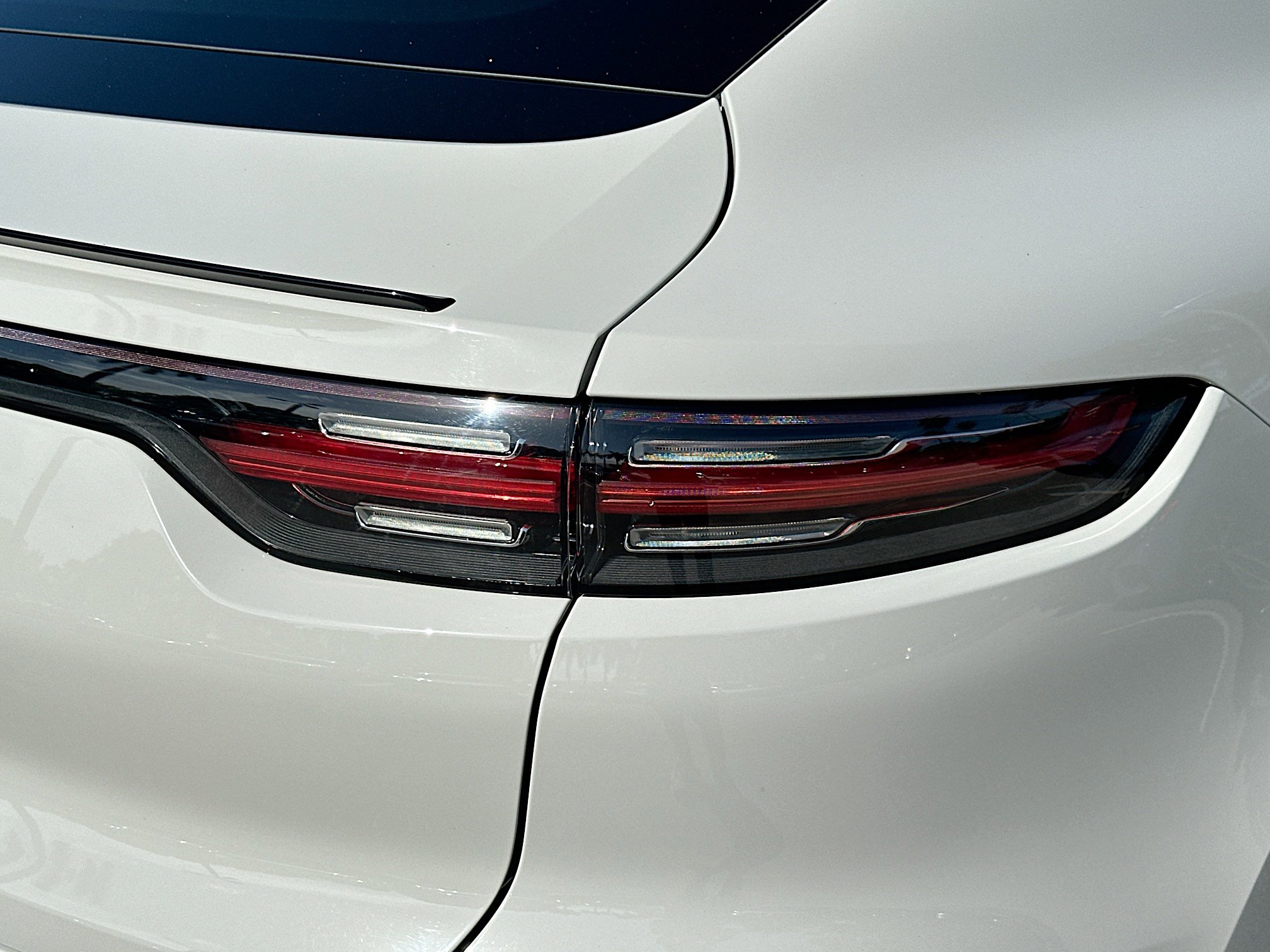 2022 Porsche Cayenne Platinum Edition photo 27