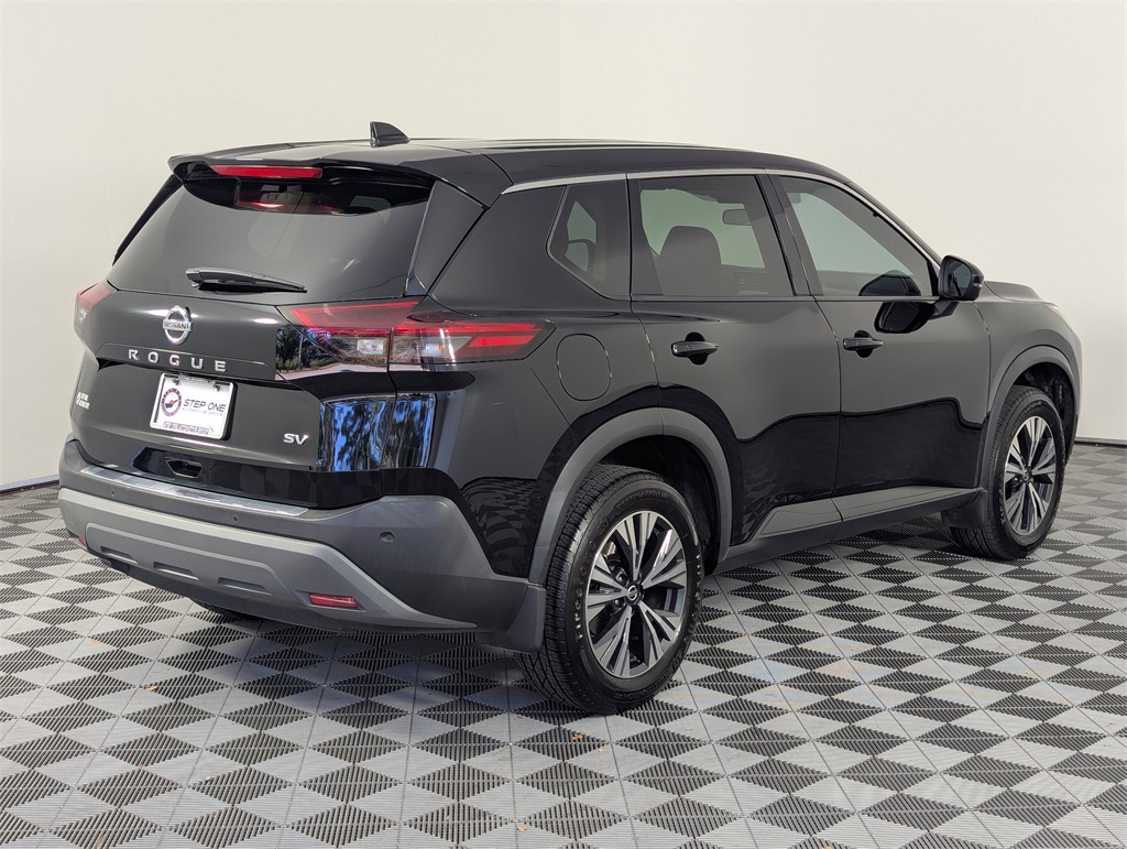 2021 Nissan Rogue SV photo 4