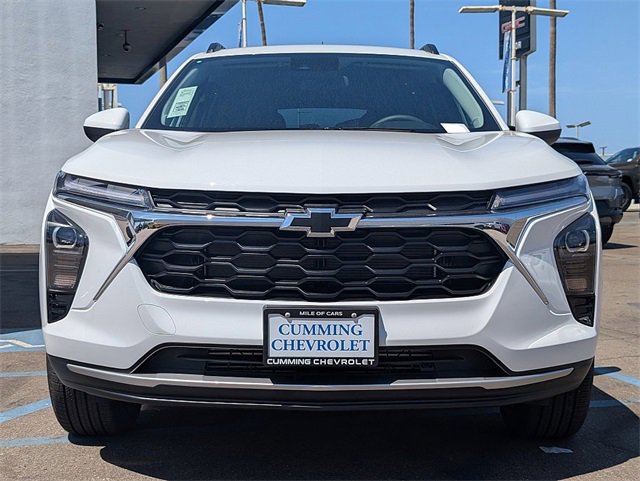 2025 Chevrolet Trax LT photo 3
