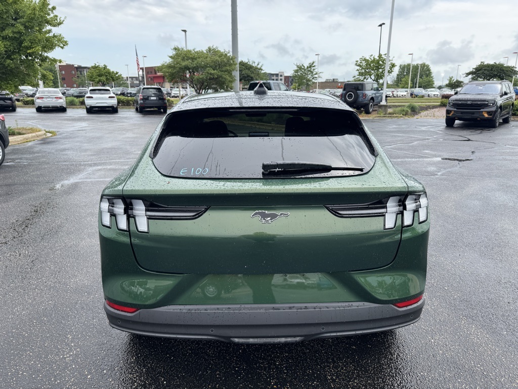 2025 Ford Mustang Mach-E Premium photo 5