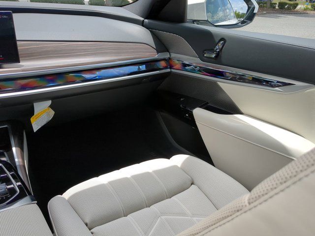 2025 Bmw 750e photo 15