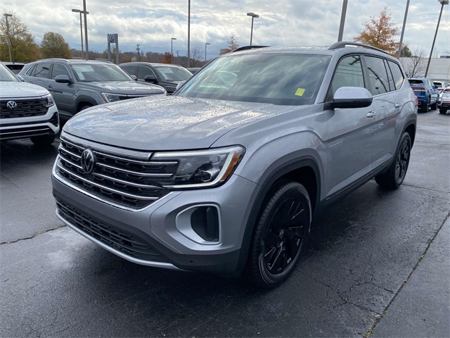 2025 Volkswagen Atlas SE Technology photo 3