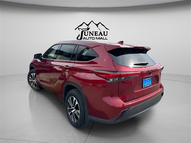 2022 Toyota Highlander XLE photo 2