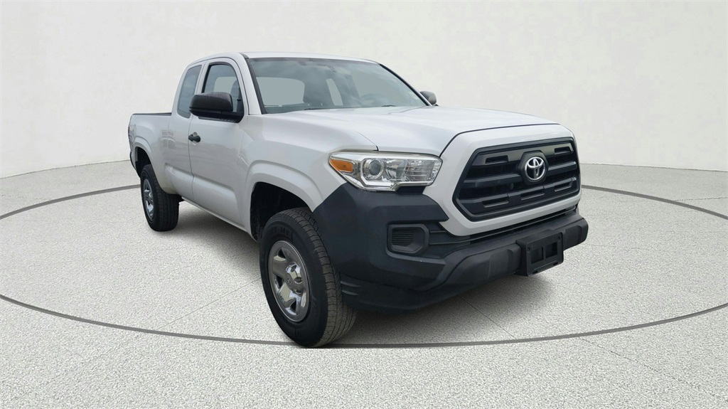 2017 Toyota Tacoma SR's photo