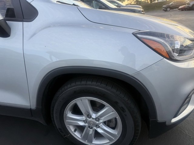 2021 Chevrolet Trax LT photo 2