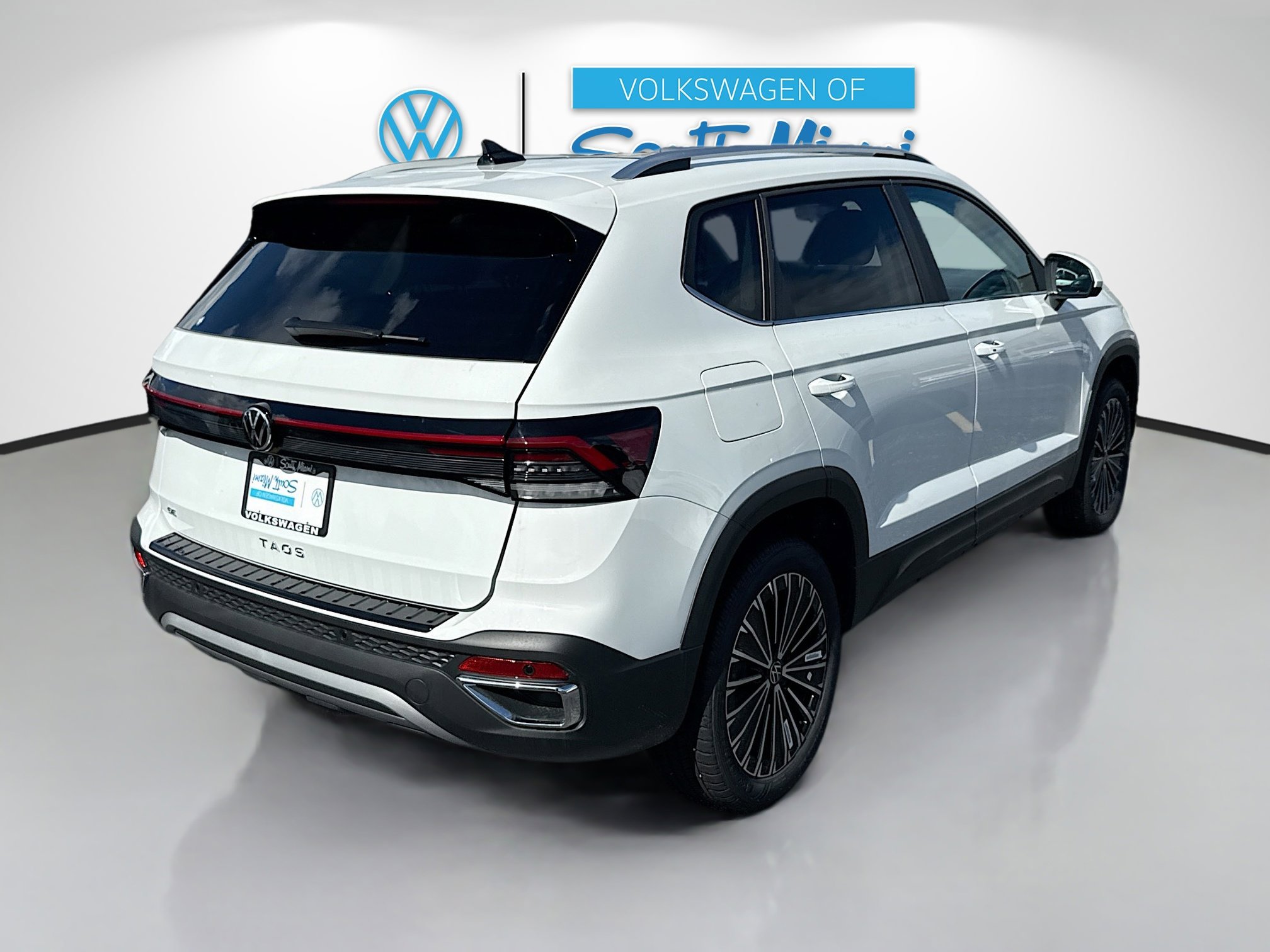 2025 Volkswagen Taos SE photo 2