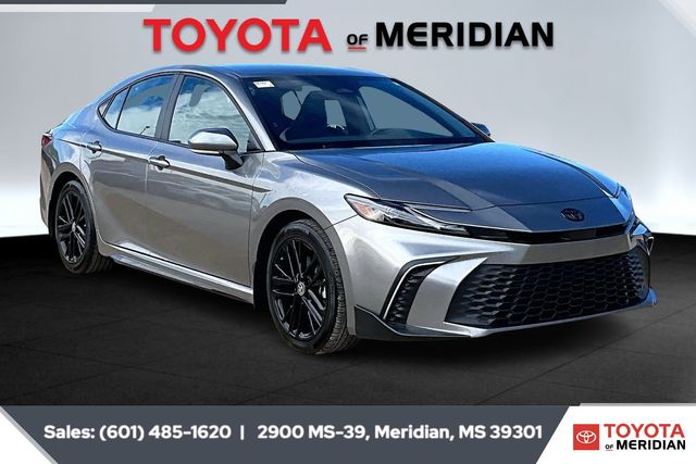 2025 Toyota Camry LE's photo