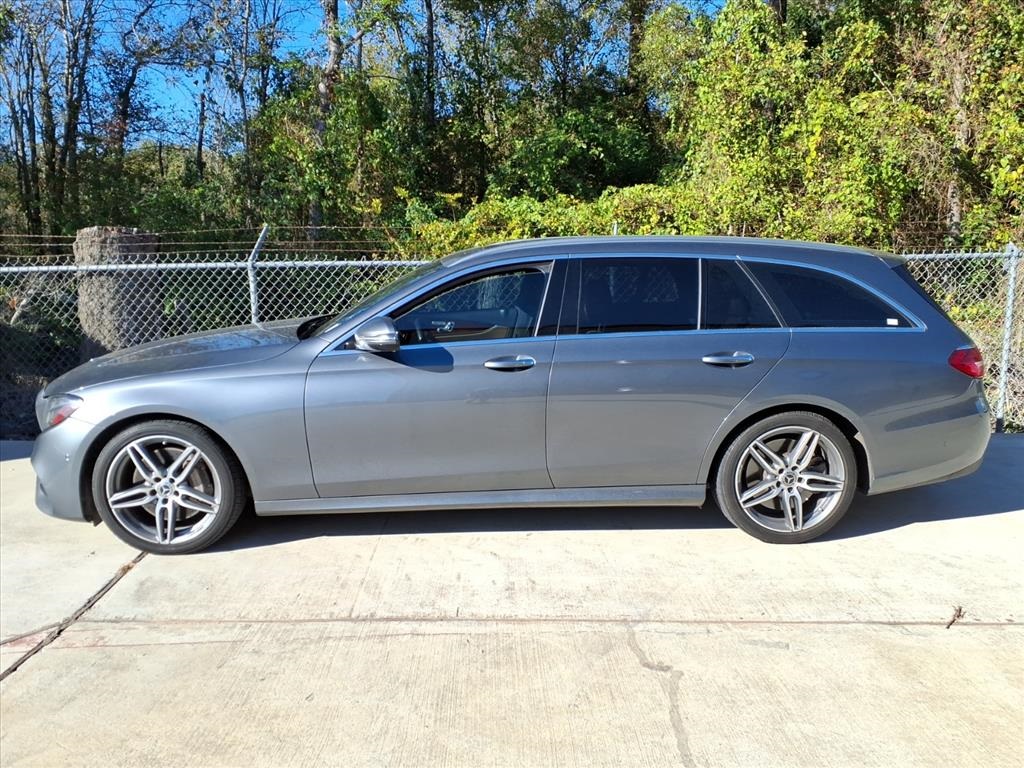 2018 Mercedes Benz E 400 4MATIC photo 4