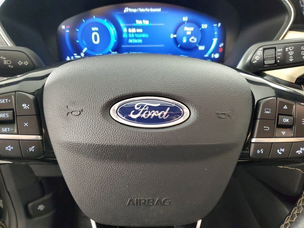 2022 Ford Escape Titanium Hybrid photo 21