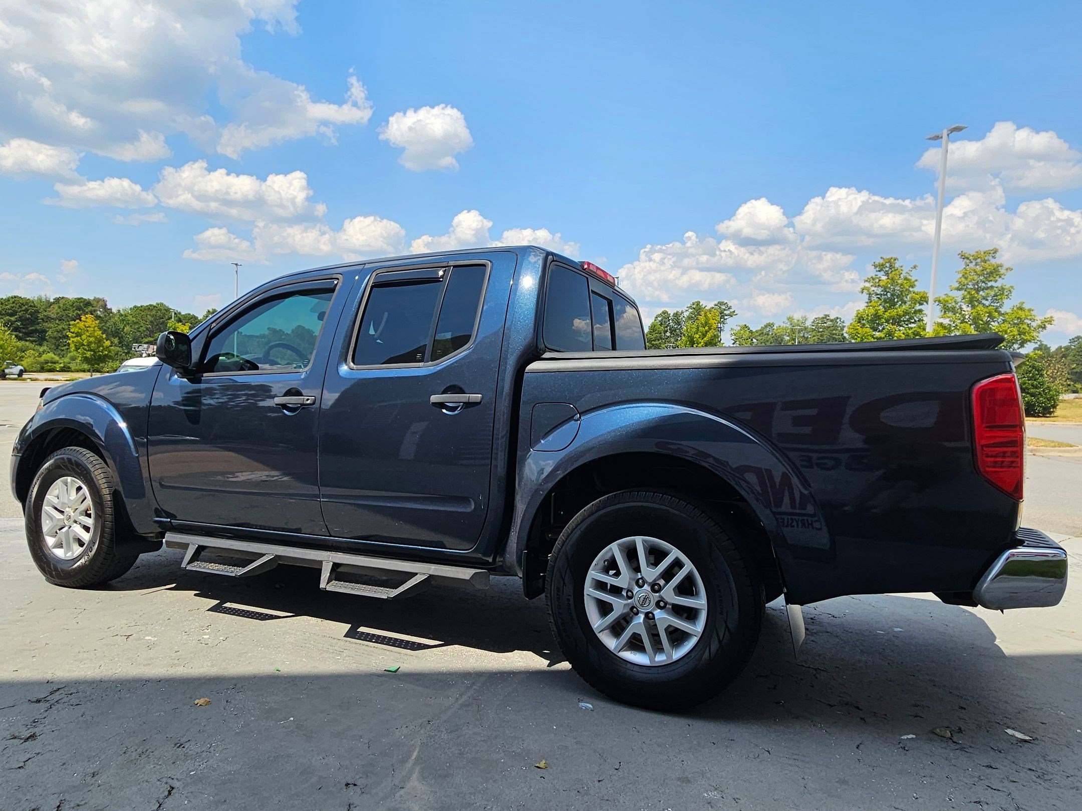 2019 Nissan Frontier SV photo 3