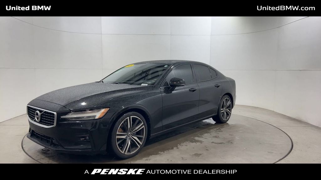 2020 Volvo S60 T6 R-Design photo 4