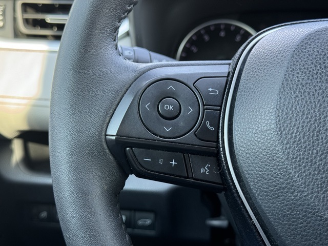2020 Toyota RAV4 XLE Premium photo 16