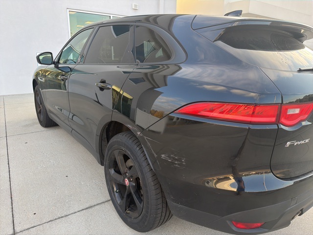 2018 Jaguar F-PACE Premium photo 2