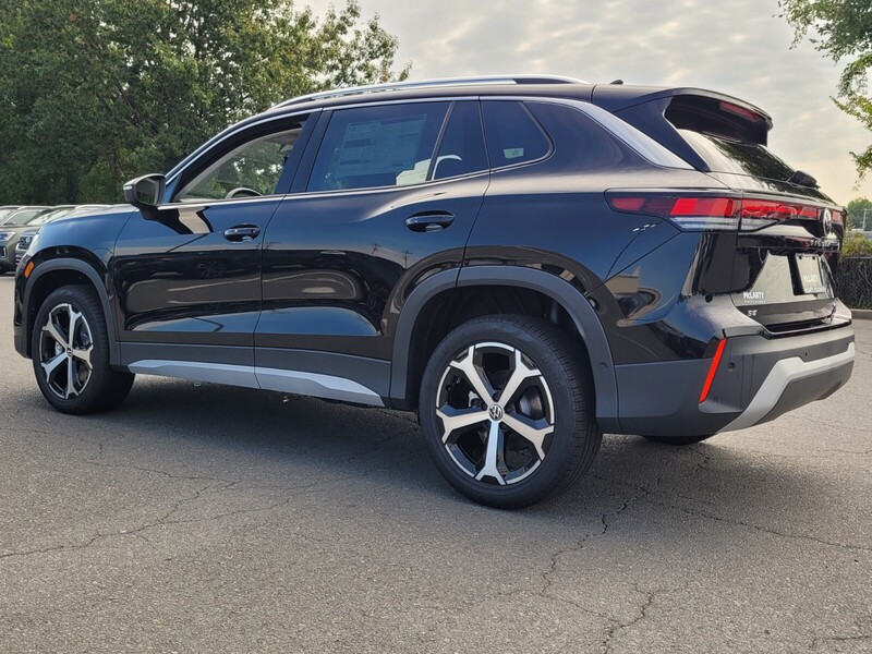 2025 Volkswagen Tiguan SE photo 2