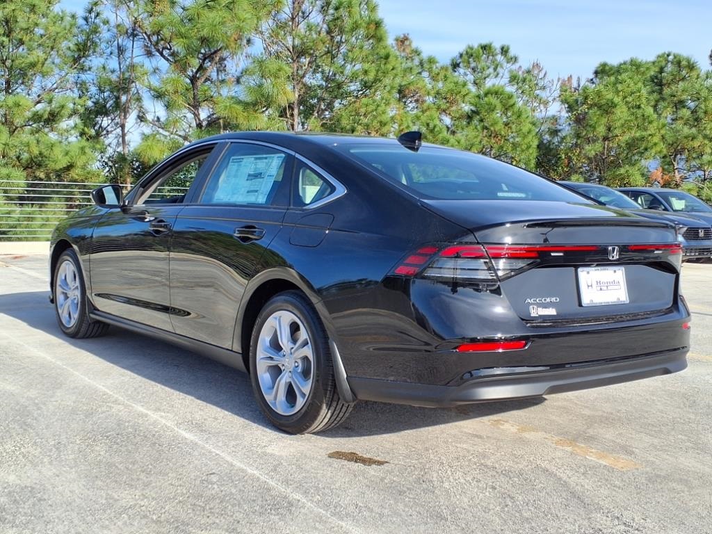 2025 Honda Accord LX photo 5