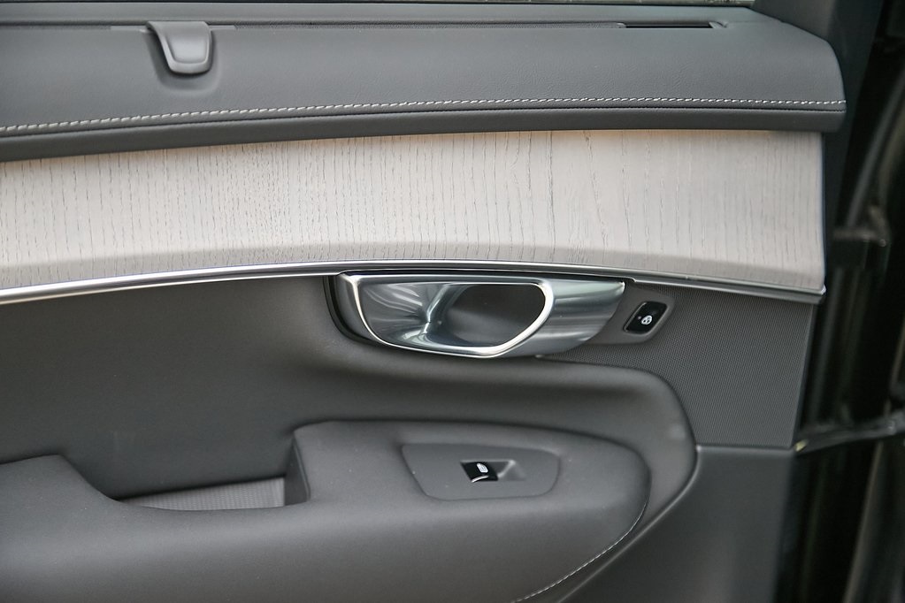 2025 VOLVO XC90 - Image 19