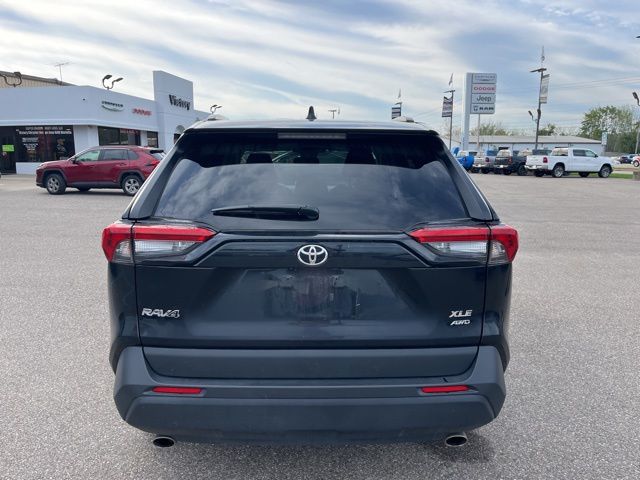 2025 Toyota RAV4 XLE photo 4