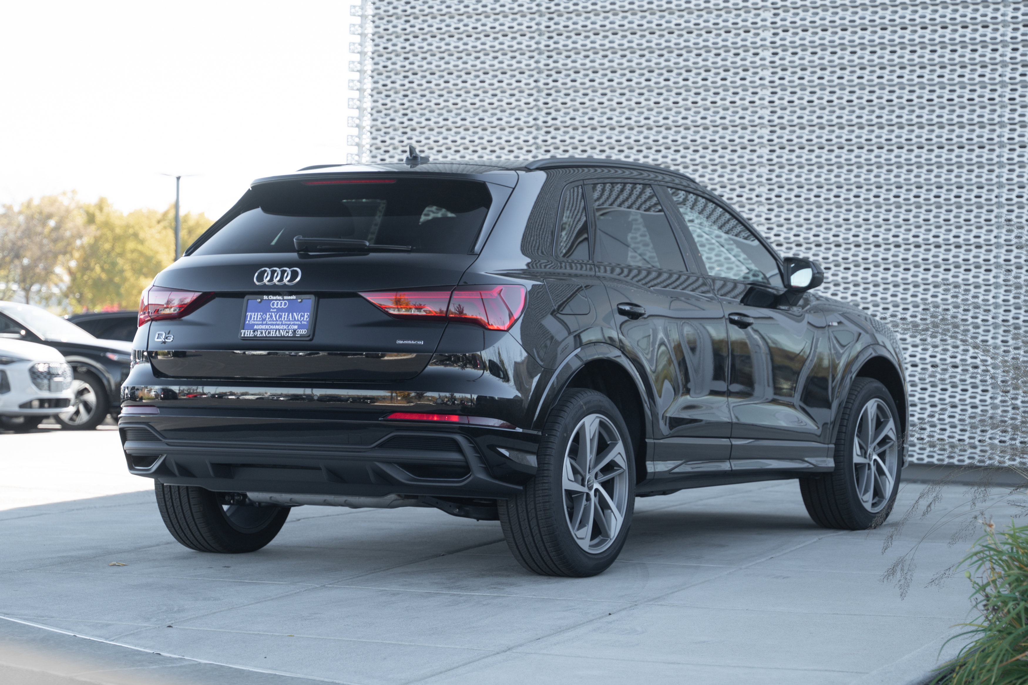 2025 Audi Q3 S line Premium photo 4