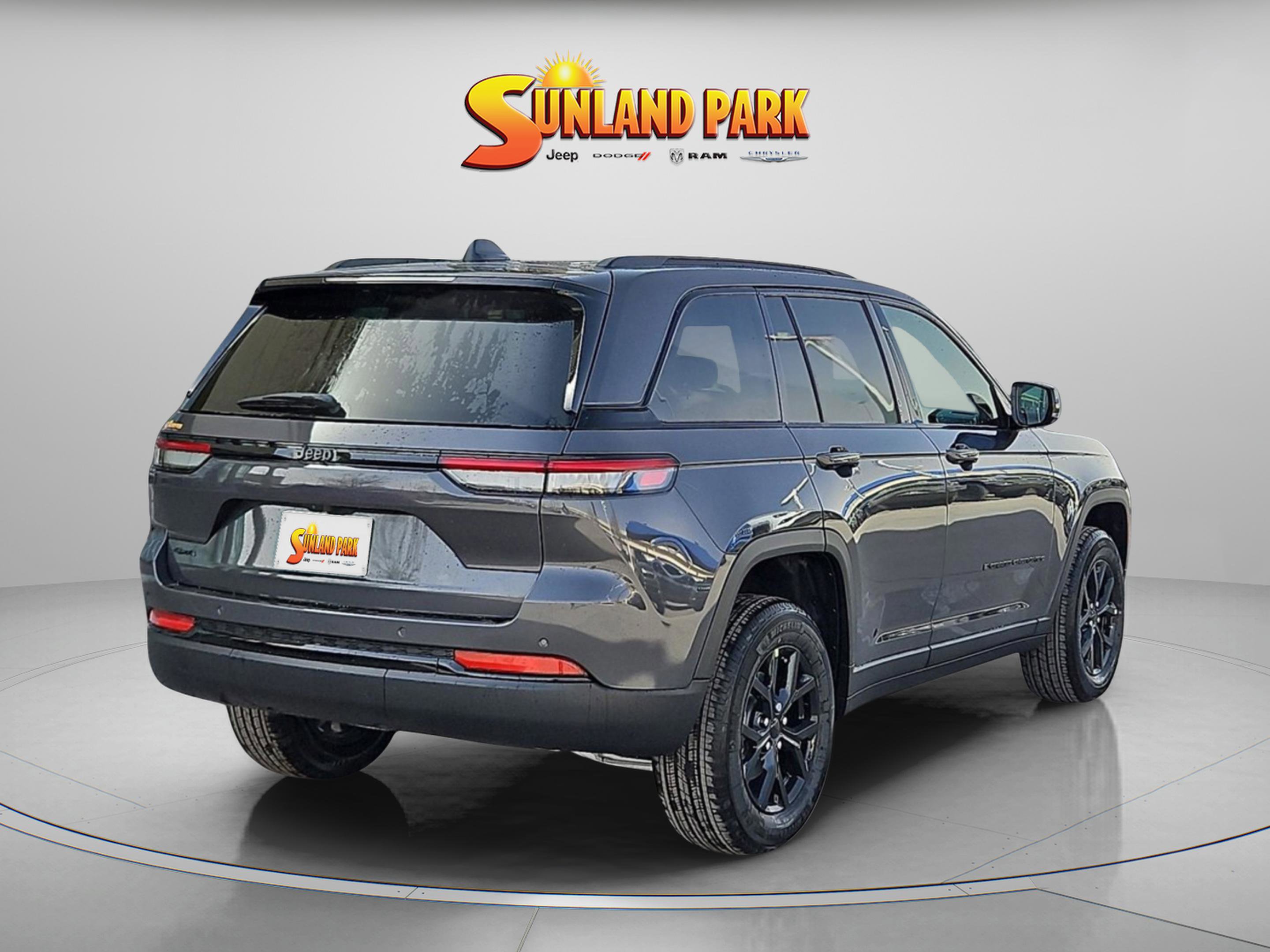 2025 Jeep Grand Cherokee Altitude X photo 4