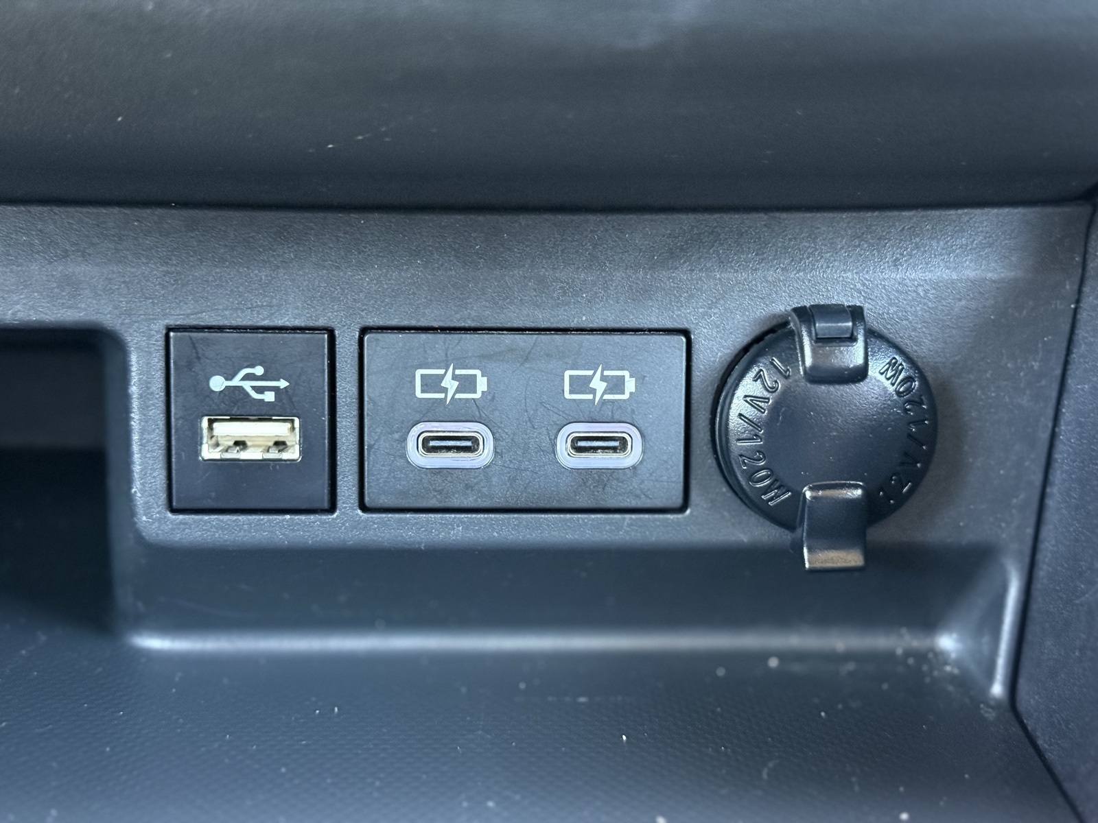 2024 Toyota Highlander LE photo 27