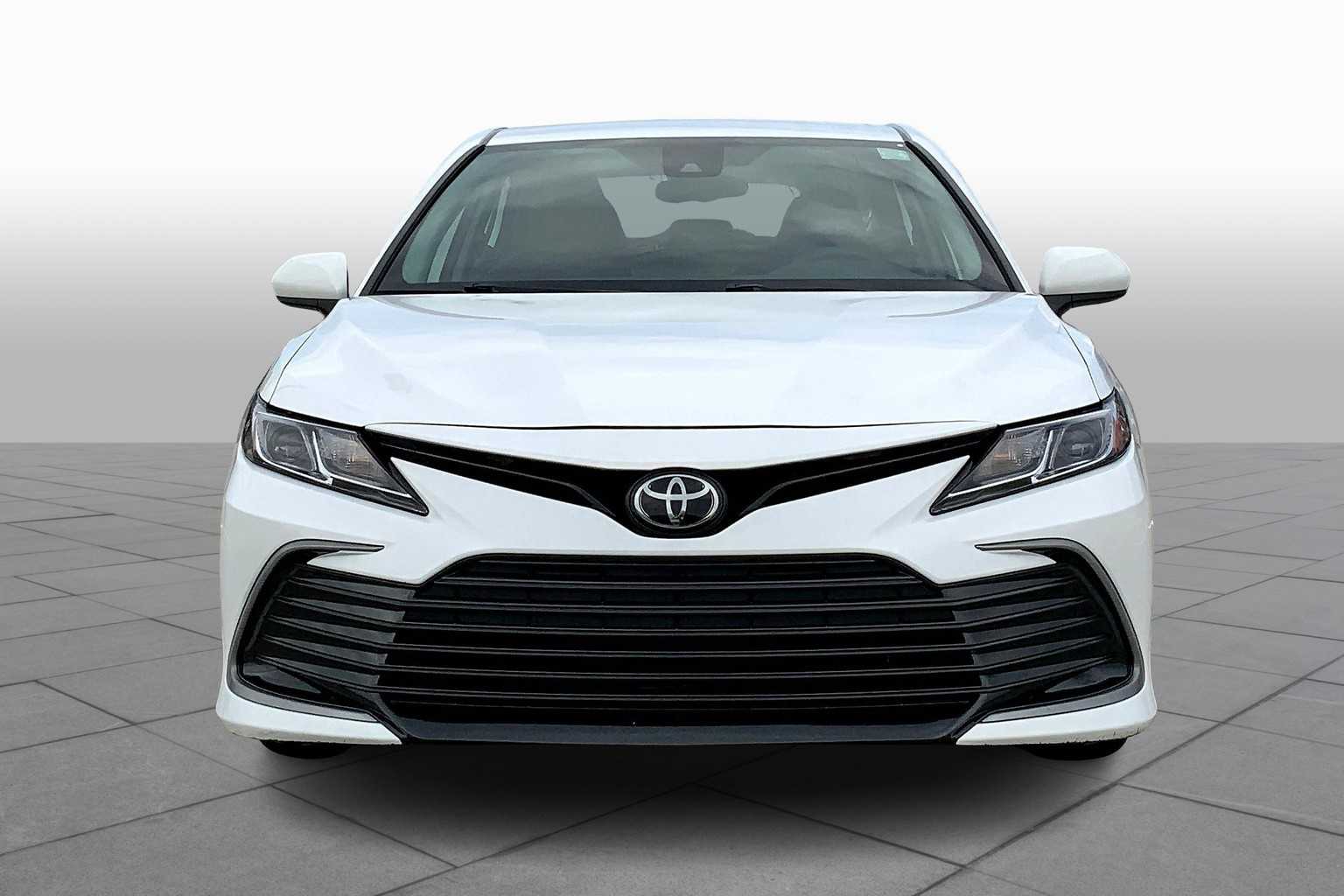2023 Toyota Camry LE photo 3