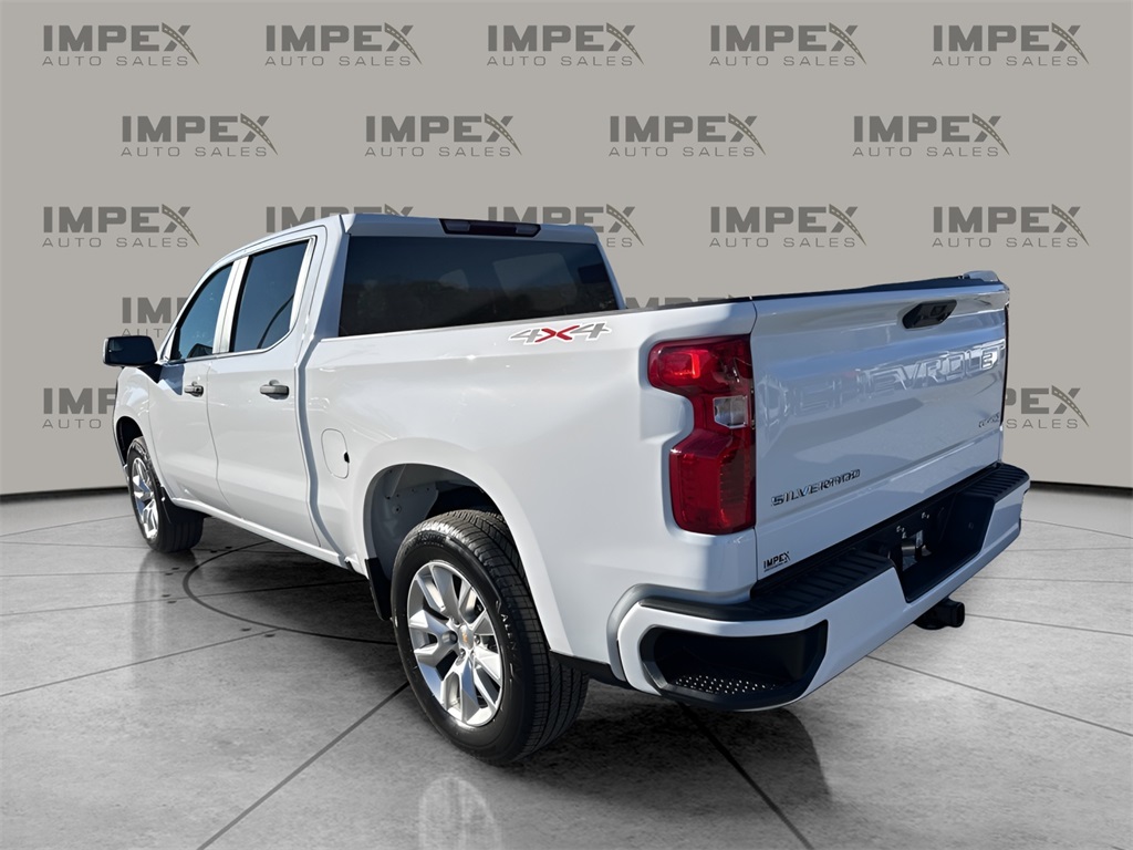 2025 Chevrolet Silverado 1500 Custom photo 2