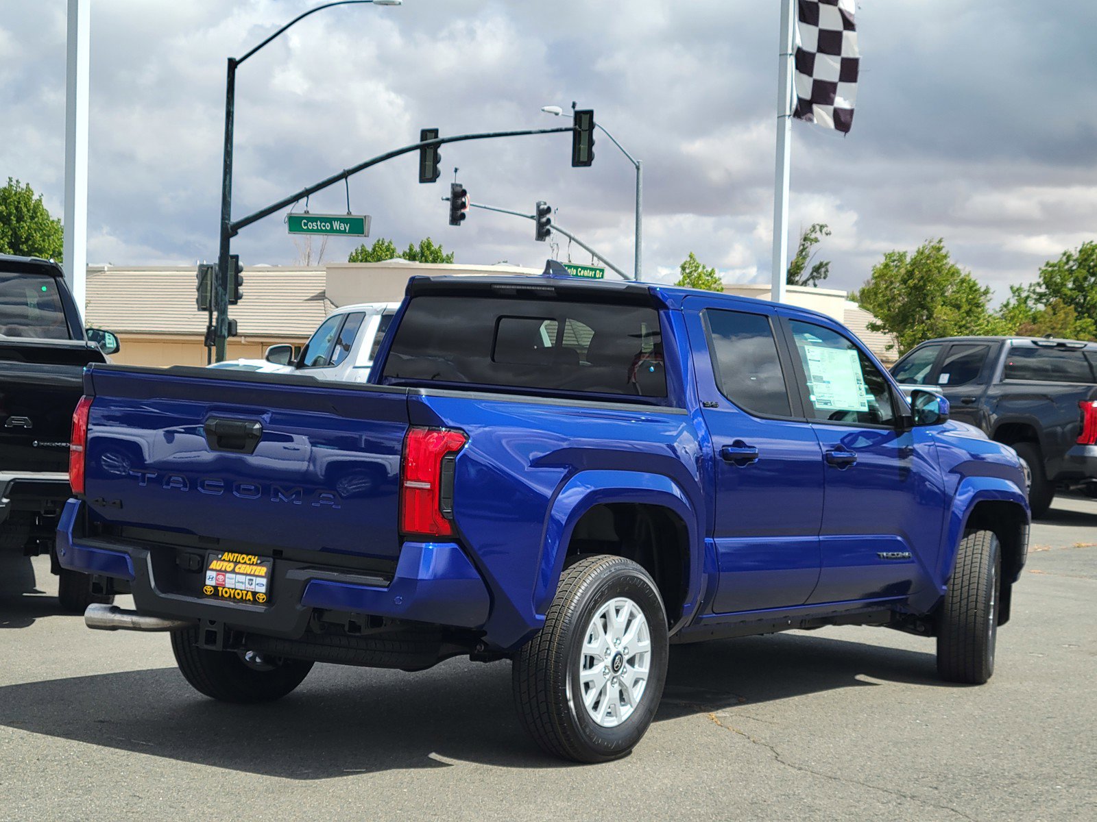 2025 Toyota Tacoma SR5 4x4 Double Cab photo 4