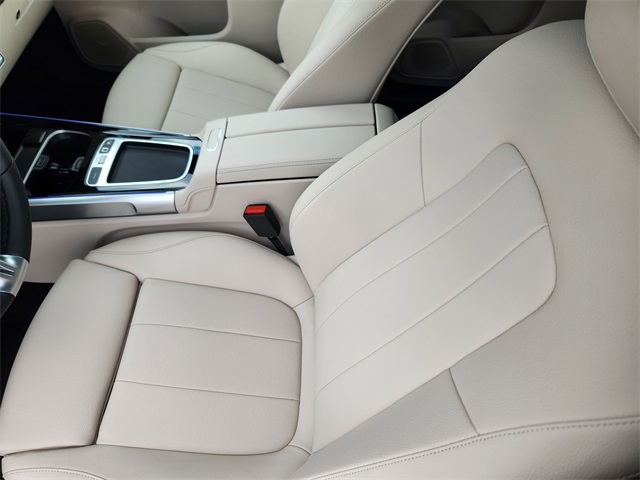 2026 Mercedes Benz GLB 250 4MATIC photo 7