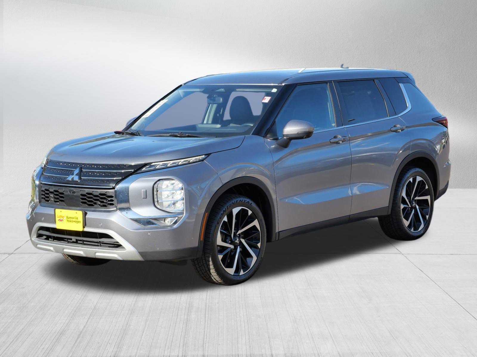 2024 Mitsubishi Outlander SE photo 3