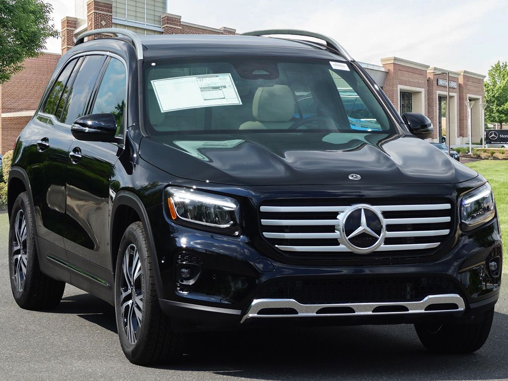 2025 Mercedes Benz GLB 250 4MATIC photo 2