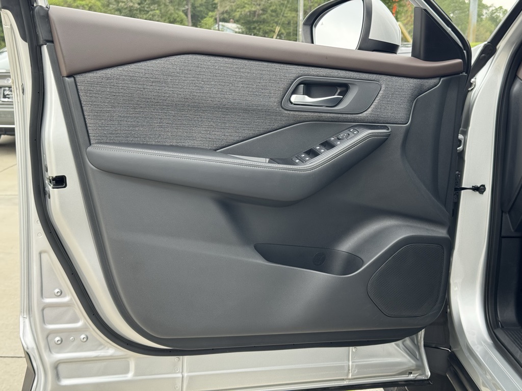 2022 Nissan Rogue SV photo 12