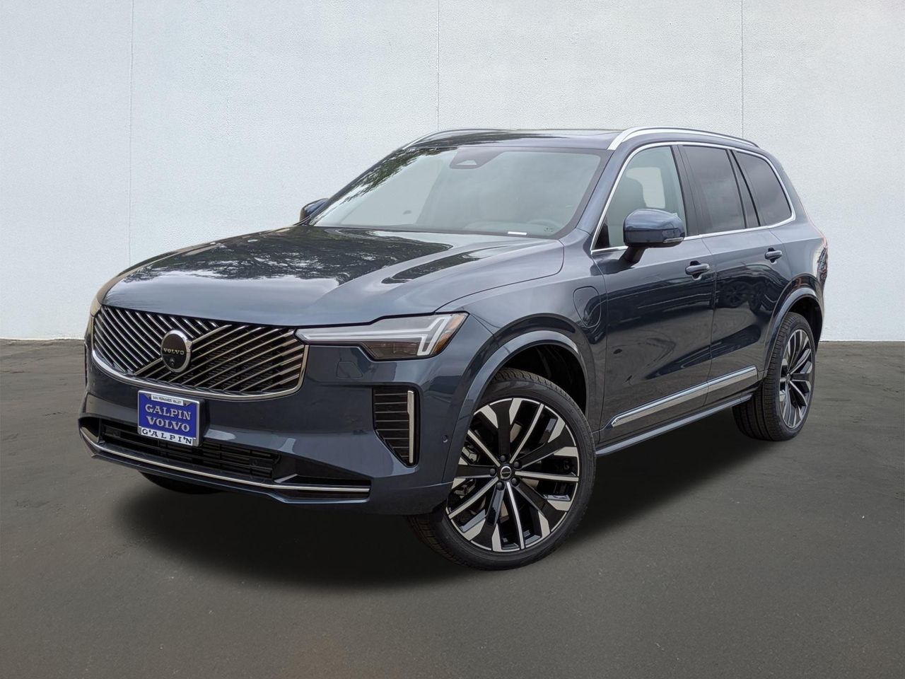 2026 Volvo XC90 Plus's photo
