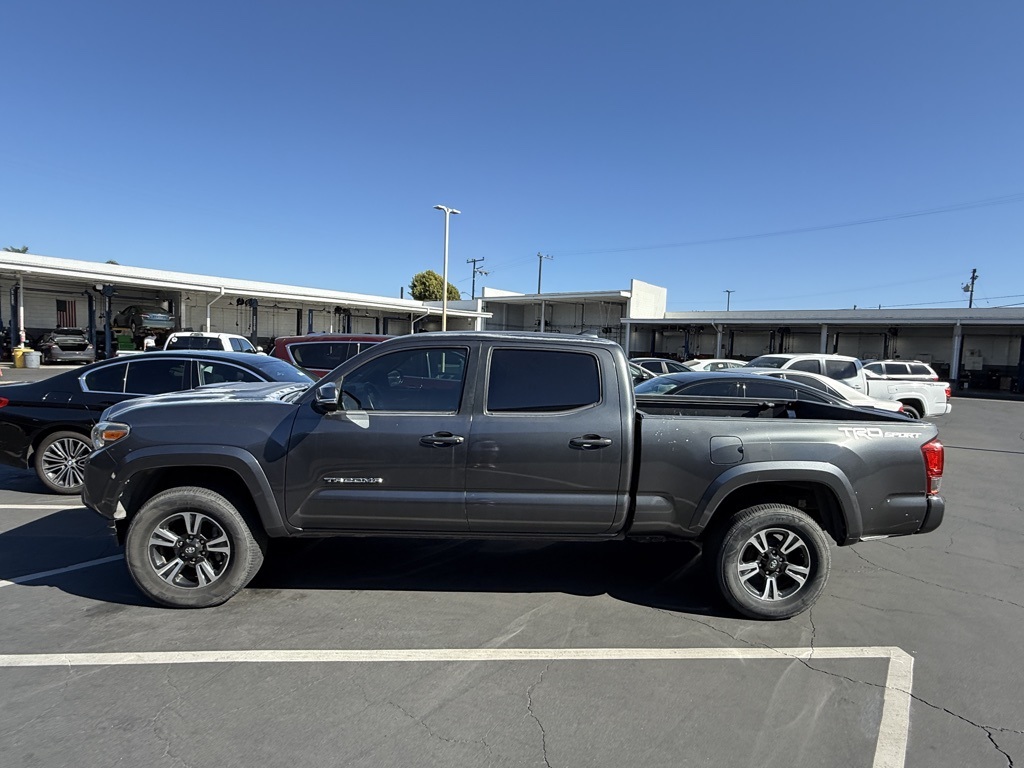 2017 Toyota Tacoma TRD Sport photo 2