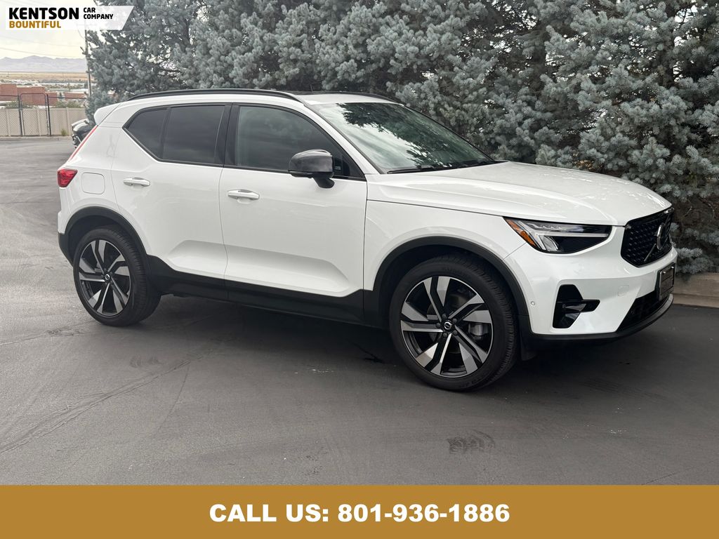 2023 Volvo XC40 AWD Ultimate photo 9