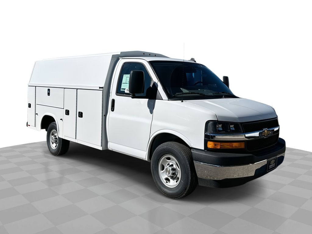 2025 Chevrolet Express Cutaway Base's photo