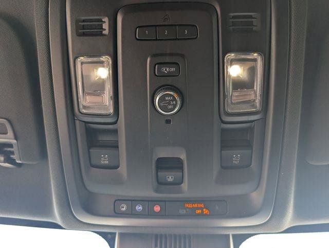2023 Chevrolet Suburban Z71 photo 18