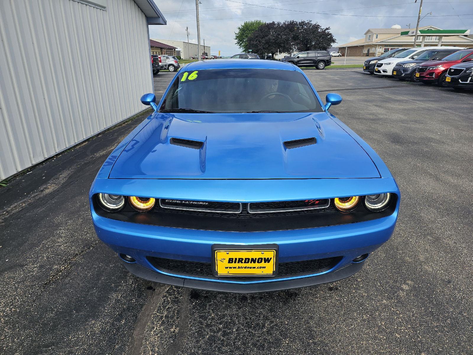 2016 Dodge Challenger SXT Plus photo 3