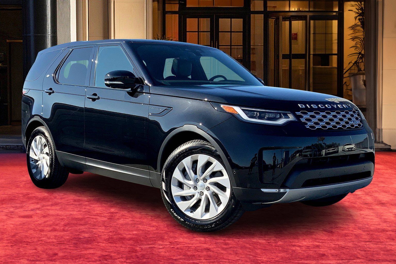 2025 Land Rover Discovery S photo 11